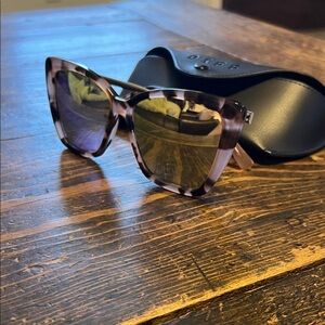 Diff Polarized Sunglasses with Gold Mirror Lenses. Tortoise frames